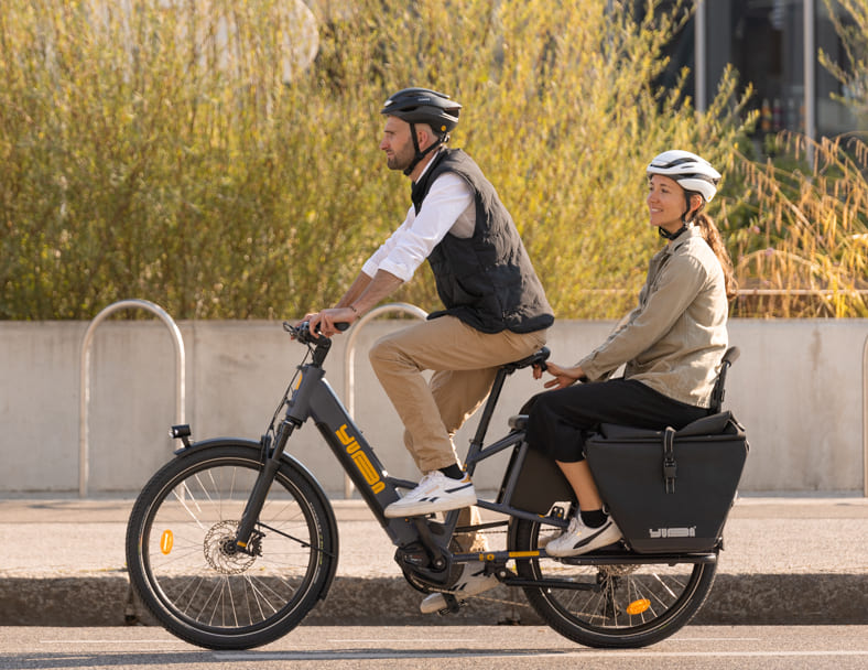 yubabikes_lifestyle_bodaboda_dusk_baguette_softspot_sideboards_backrest_crest_sideview_city_work_wen-1-1