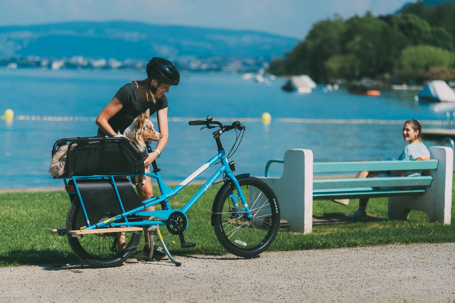 yuba_bikes_kombi_blue_wooftop_sideboards_lake-1