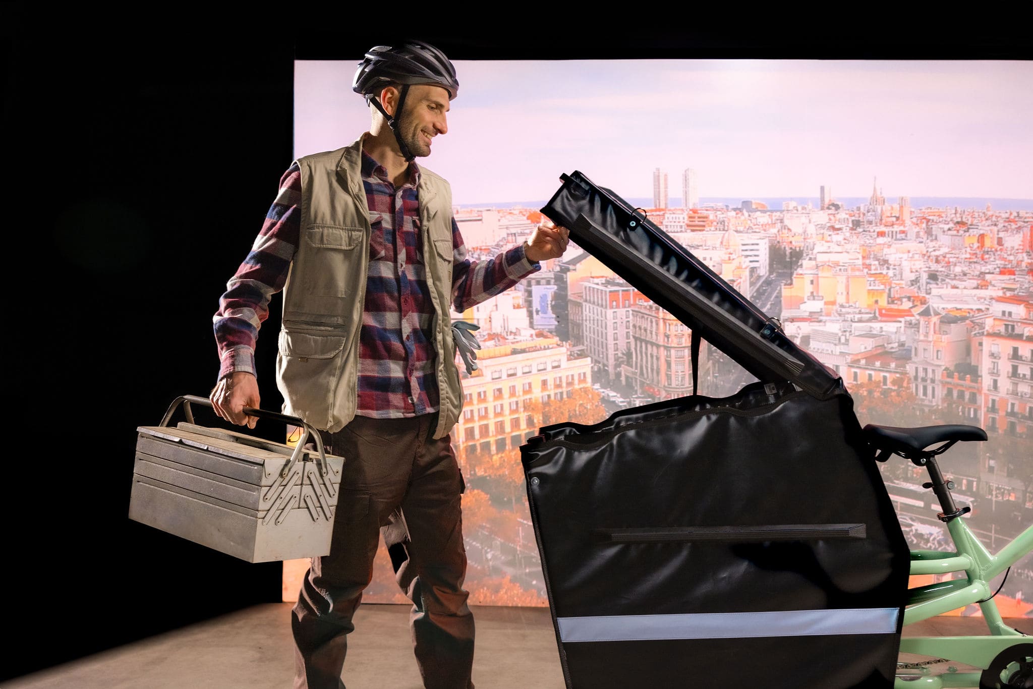 yuba_bikes_lifestyle_spicycurry_lunar_pro_boxpro-1-1