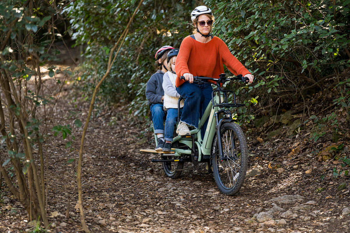 yuba_bikes_lifestyle_spicy_curry_lunar_sideboards_baserack_family_kids-1-1