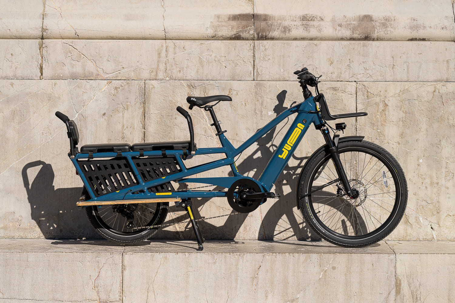 yuba_bikes_lifestyle_spicy_curry_trueblue_sideview_crest_backrest_softspot_sideboards_baserack-1