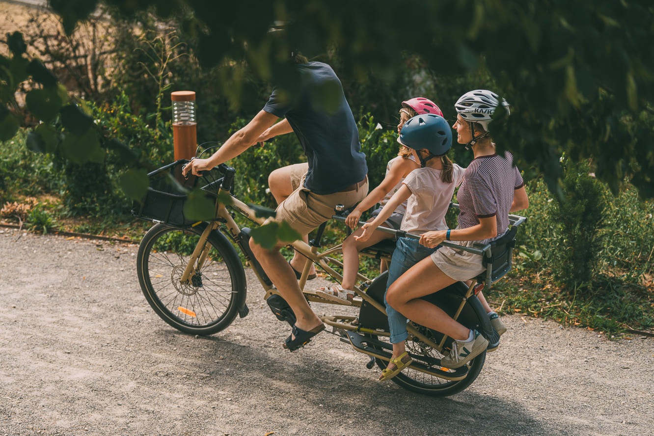yuba_bikes_mundo_ep8_sand_monkeybars_breadbasket_backrest_kids-1-1