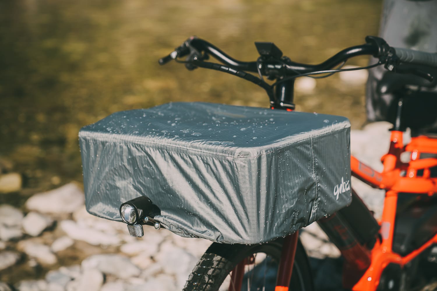 yuba_bikes_spicycurry_red_addons_closeup_breadbasket_cover-1