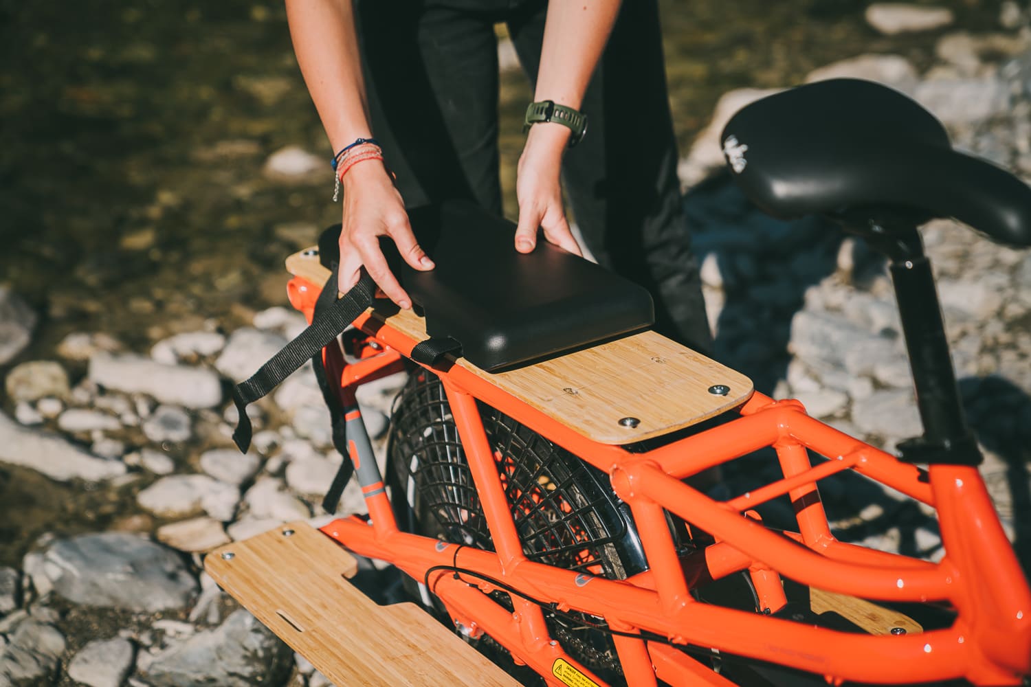 yuba_bikes_spicycurry_red_addons_closeup_softspot_deck_sideboards-1-2