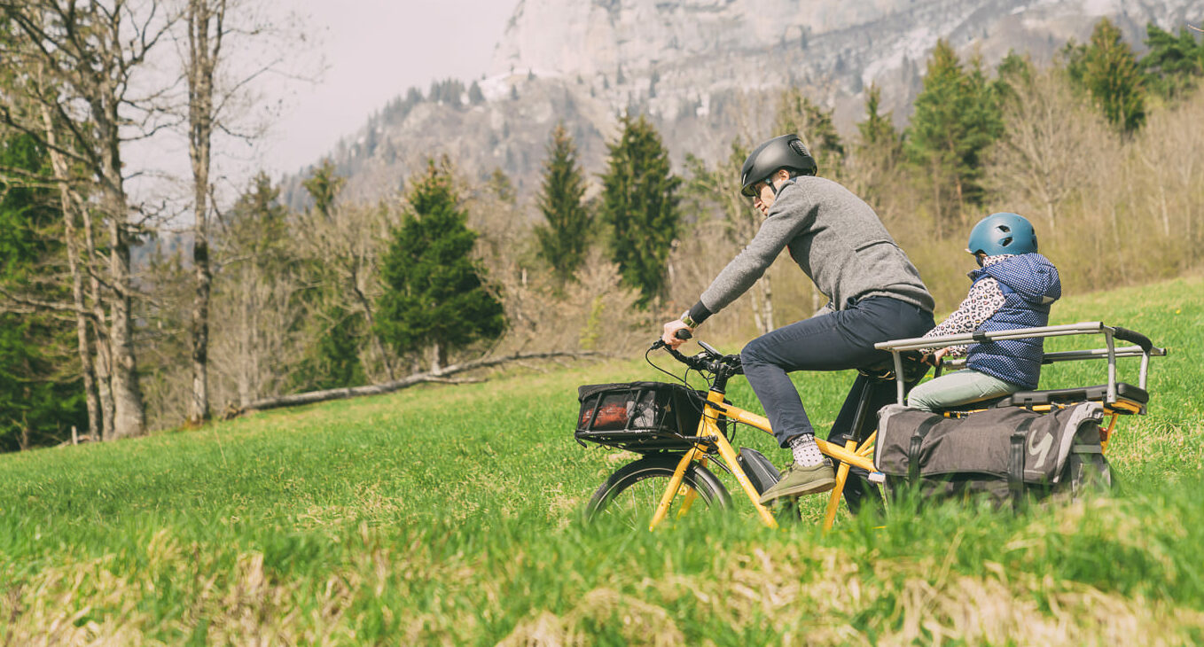 yuba_bikes_electric_mundo_yellow_monkeybars_softspot_go-getter_breadbasket_children_dad-10
